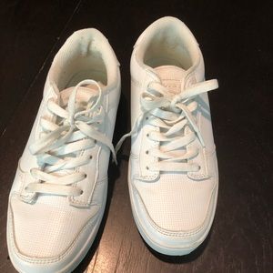 White Levi’s Low Top Sneaker